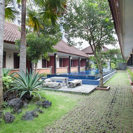 Puri Ganesh Hotel Legian Buitenkant foto