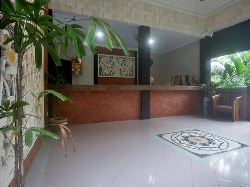 Puri Ganesh Hotel Legian Buitenkant foto
