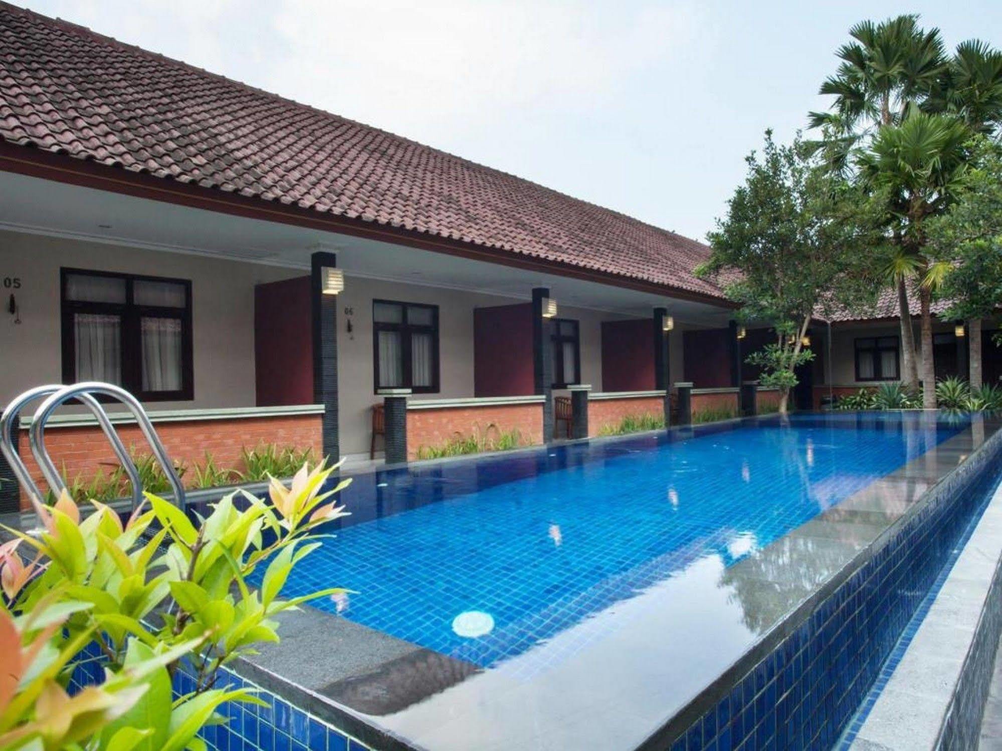 Puri Ganesh Hotel Legian Buitenkant foto