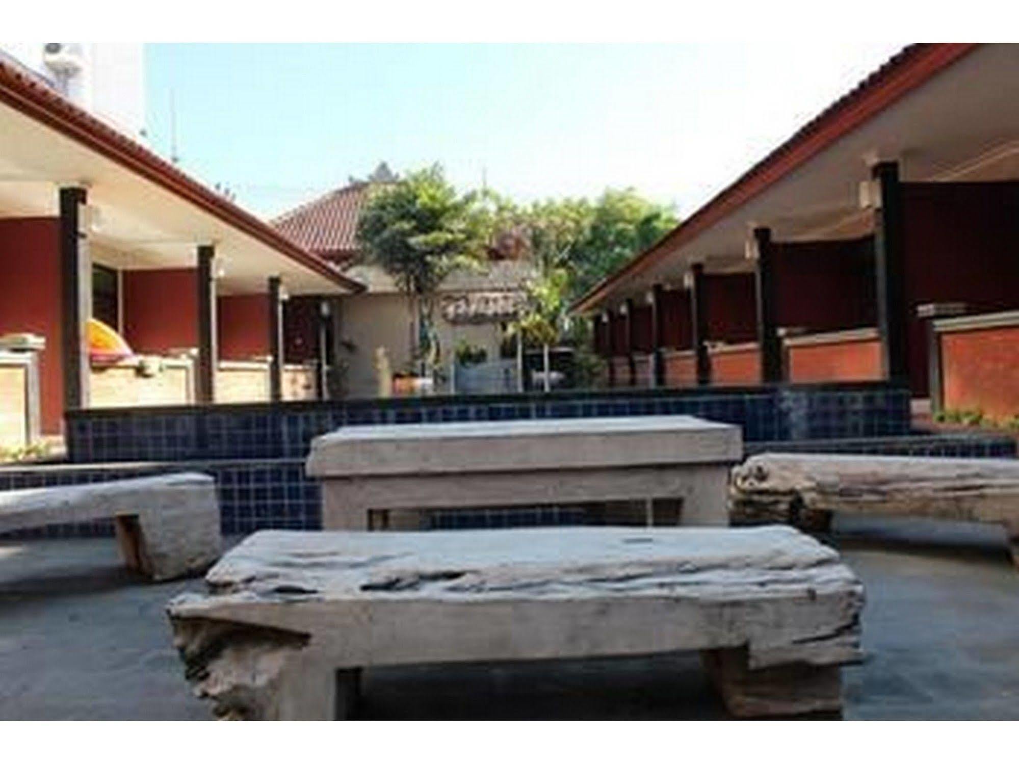 Puri Ganesh Hotel Legian Buitenkant foto