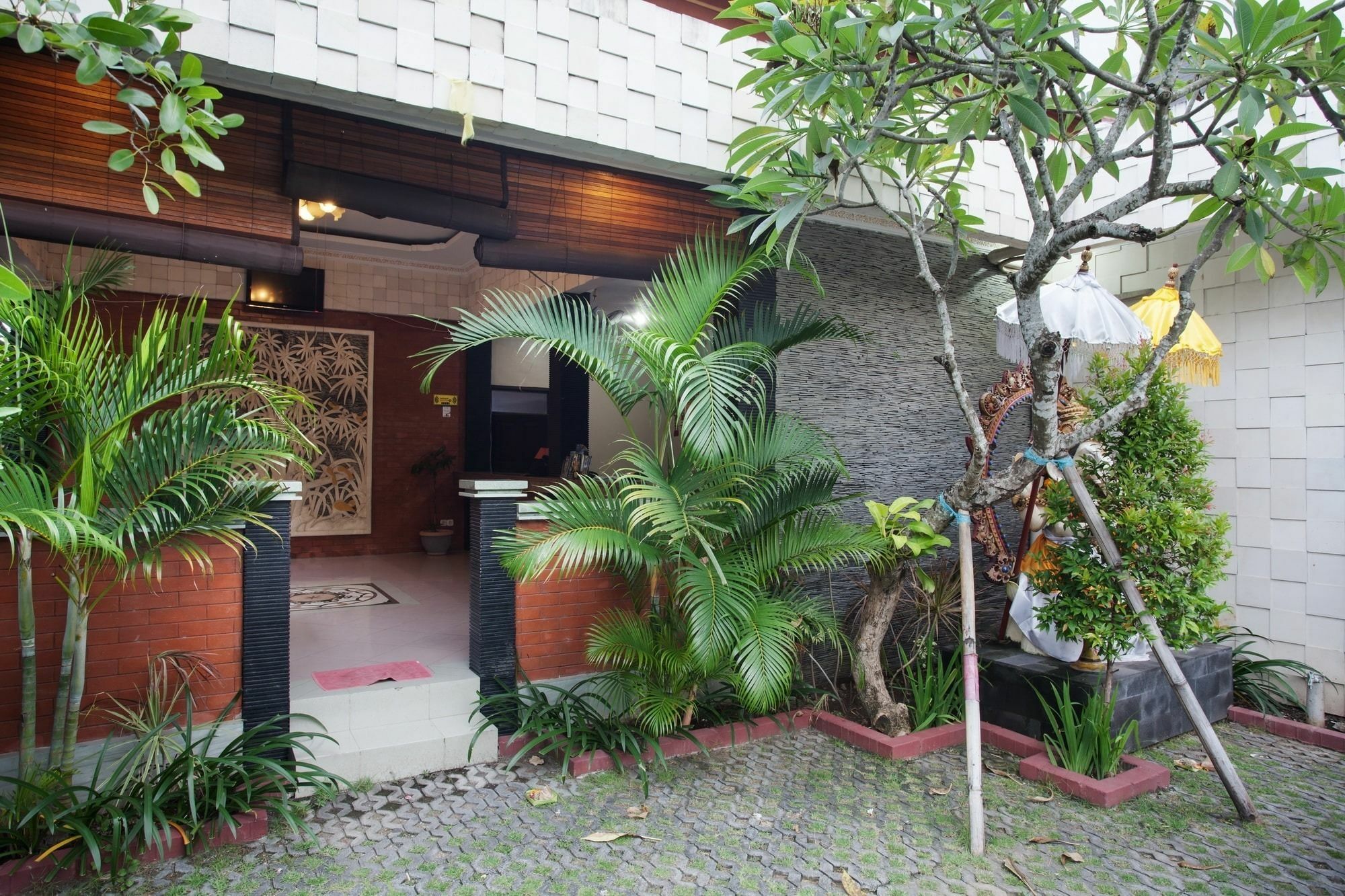 Puri Ganesh Hotel Legian Buitenkant foto